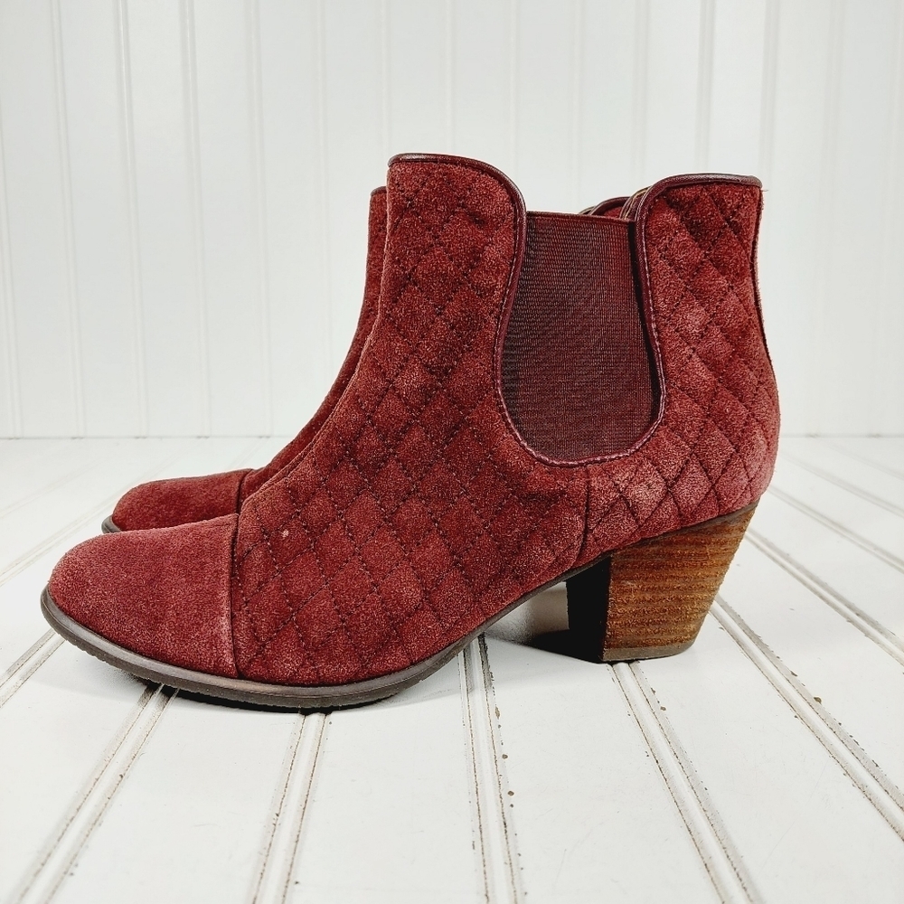 Ciao Bella Red Burgundy Suede Quilted Block Heel Elastic Gore Ankle Boots H558